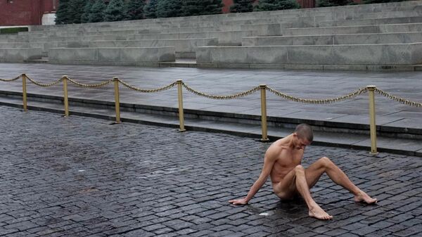 Акция художника Павленского на Красной площади