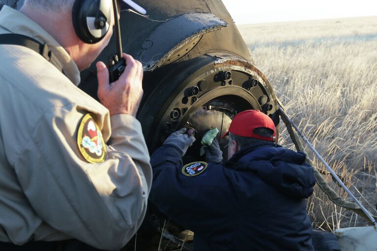 Спуск с МКС капсулы с Олимпийским факелом