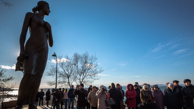 Памятник песенной героине Катюше торжественно открыли во Владивостоке.Фото с места события