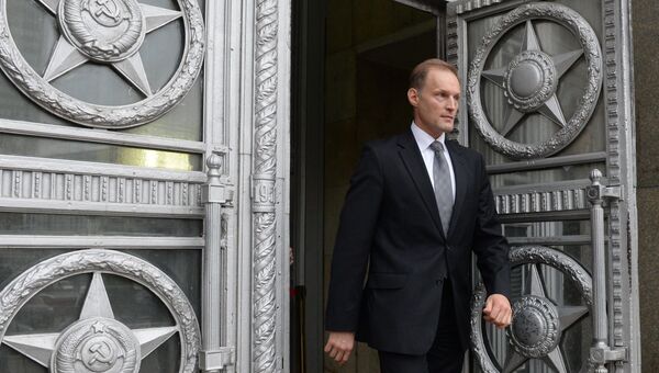 Посол Польши в России Войцех Зайончковски выходит из здания МИД РФ. Фото с места события