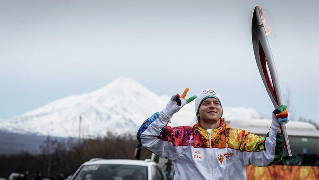 Эстафета Олимпийского огня в городе Елизово Камчатского края.