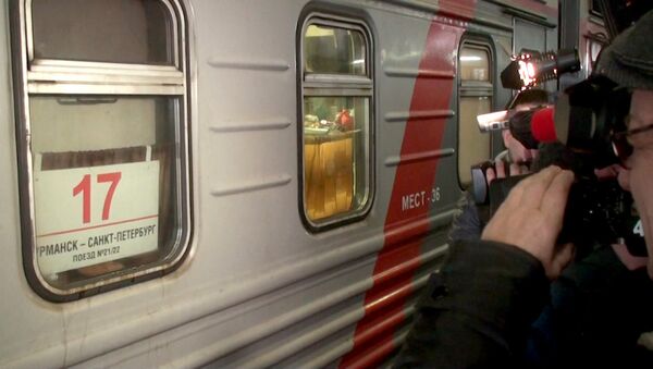 Полицейские встретили поезд с арестованными активистами Greenpeace в Петербурге