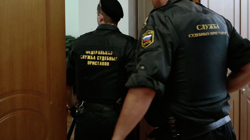 Названы регионы-лидеры по запретам на выезд среди должников