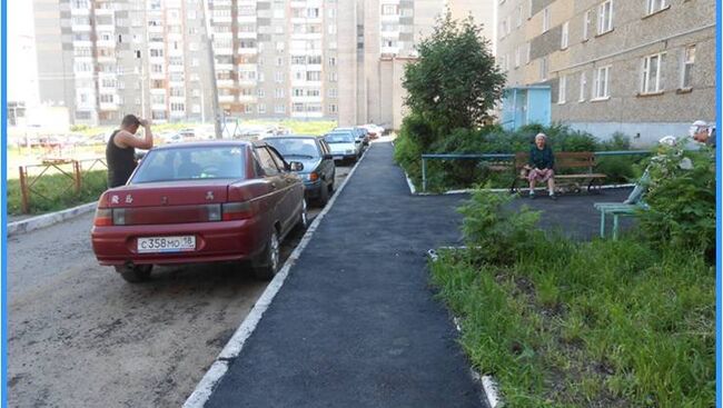 Заасфальтированный двор в Ижевске