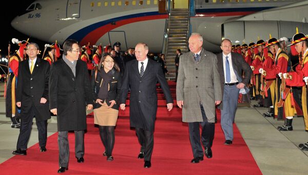 В.Путин прибыл с официальным визитом в Республику Корея. Фото с места события