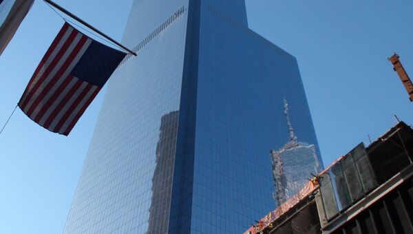 Вид на башню, построенную на месте ВТЦ в Нью-Йорке. Фото с места событий
