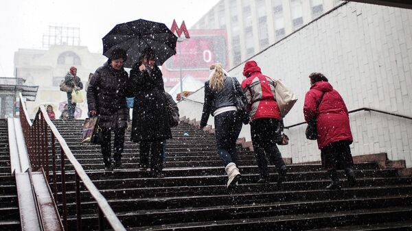 Снег и ветер в Москве. Архивное фото