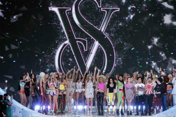 Показ Victoria's Secret Fashion Show