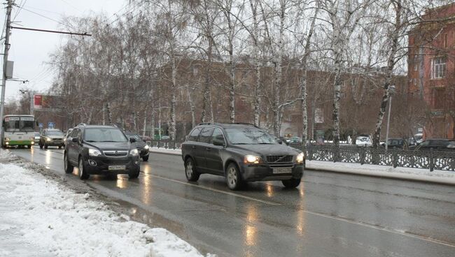 Автомобили, архивное фото