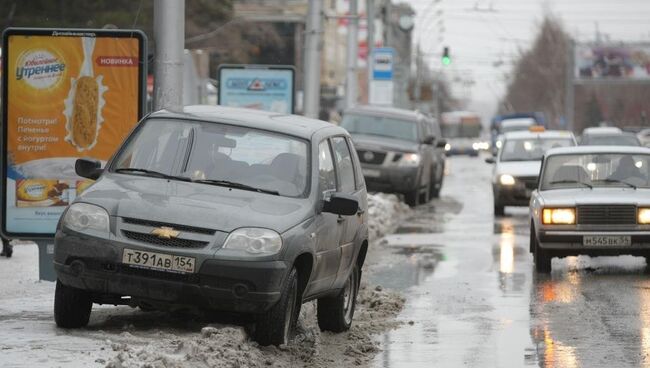 Парковка на обочине, архивное фото