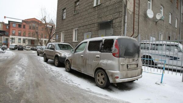 Мест для парковки в Новосибирске катастрофически не хватает, архивное фото
