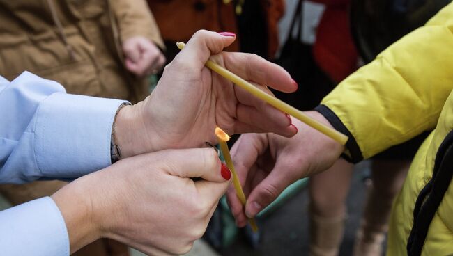 Студенты и полицейские сдают кровь для жертв ДТП во Владивостоке. Фото с места события Студенты и полицейские сдают кровь для жертв ДТП во Владивостоке. Фото с места события