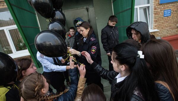 Студенты и полицейские сдают кровь для жертв ДТП во Владивостоке. Фото с места события