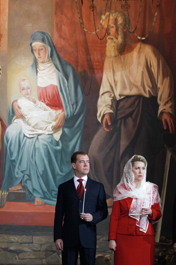 Дмитрий Медведев и Светлана Медведева в храме Христа Спасителя в Москве