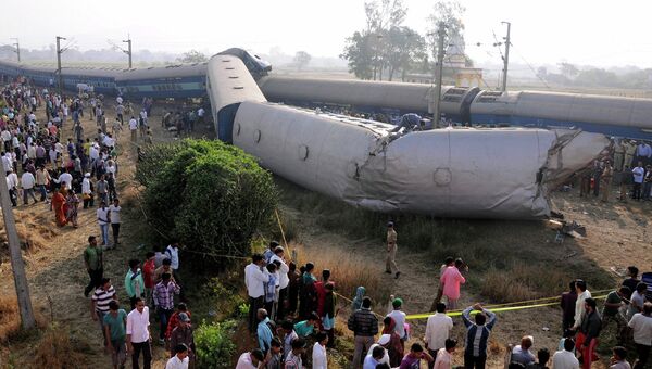 Семь вагонов экспресса, следовавшего из Нью-Дели в Эрнакулам, сошли с рельсов в штате Махараштра. Фото с места события