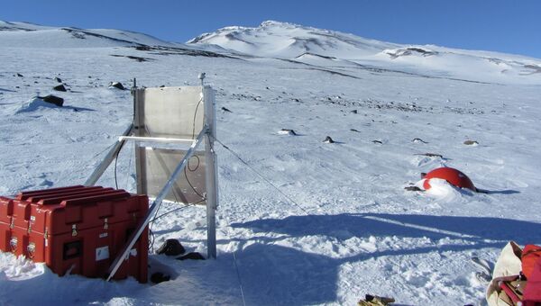 Одна из сейсмических станций, установленных на земле Мэри Бирд в Антарктиде в рамках проекта POLENET/ANET, архивное фото