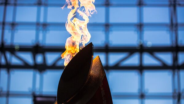 Символическая олимпийская чаша в ДВФУ во Владивостоке, архивное фото