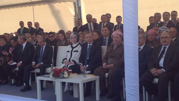 На трибуне участников встречи Тайип Эрдоган и Месуд Барзани. Фото с места событий