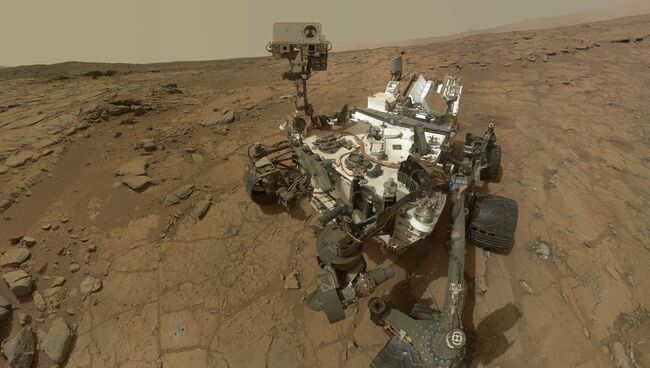 Марсоход Curiosity представляет собой серьезно оснащенный научно-исследовательский автоматический комплекс. На его борту установлены десять научных инструментов общей массой 75 кг.