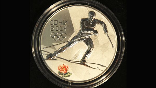 Памятная монета Лыжные гонки, представленная на презентации третьей и четвертой серий монетной программы Сочи 2014