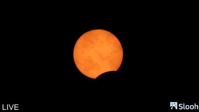 Кадр с трансляции Slooh солнечного затмения 