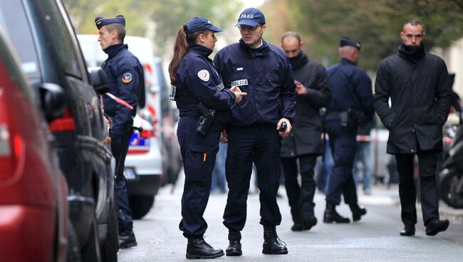 Полиция рядом с офисом газеты Liberation в Париже