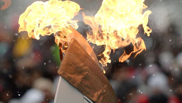 Факел эстафеты олимпийского огня, архивное фото