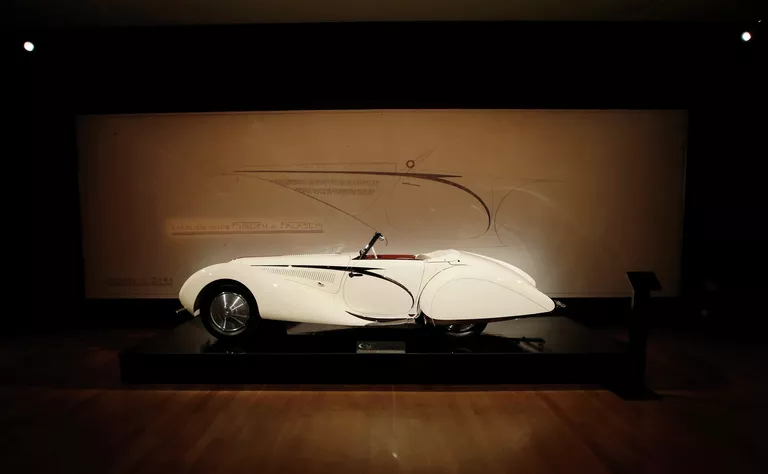 Автомобиль Talbot-Lago T150-C SS Teardrop Cabriolet (около $8-$10 млн.) Автомобиль Talbot-Lago T150-C SS Teardrop Cabriolet (около $8-$10 млн.)