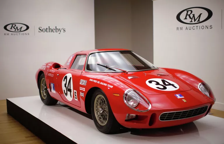 Автомобиль Ferrari 250 LM 1964 года (12-15 млн. долларов) Автомобиль Ferrari 250 LM 1964 года (12-15 млн. долларов)