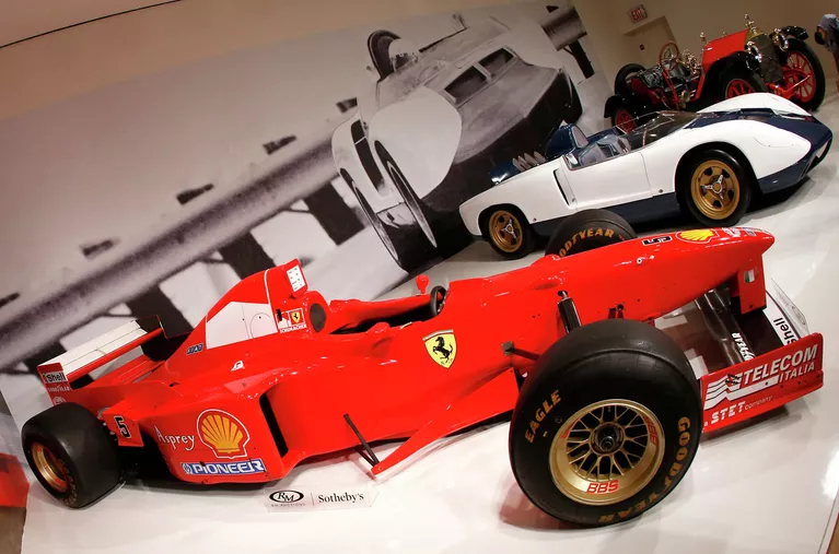 Автомобиль Ferrari F310 B Formula 1 race car (стоимость $750,000-$950,000) Автомобиль Ferrari F310 B Formula 1 race car (стоимость $750,000-$950,000)