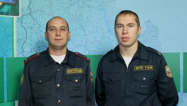 Старшие лейтенанты полиции Сергей Кириченко и Андрей Попов