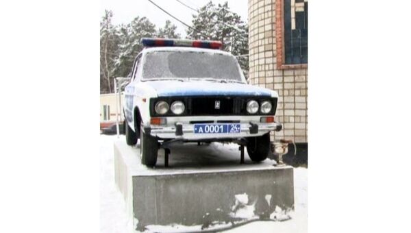 Памятник патрульному автомобилю открыли в Красноярском крае