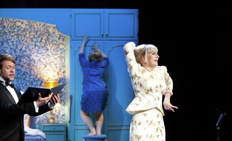 Сцена из спектакля King size Сцена из спектакля King size