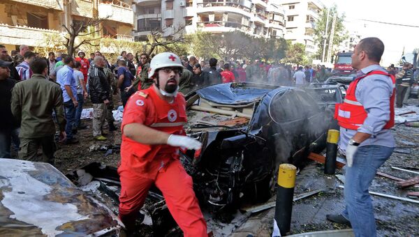 Последствия взрывов в Бейруте возле посольства Ирана. Архивное фото