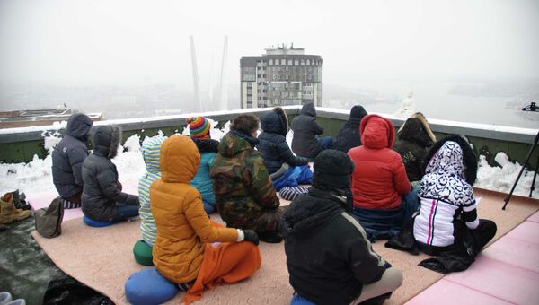 Коллективная 12-часовая медитация во Владивостоке. Фото с места события