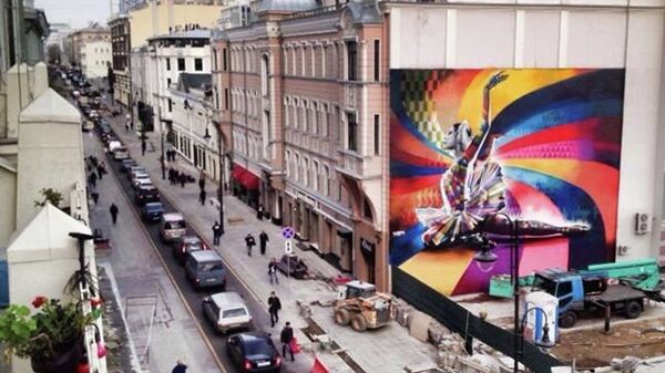 Граффити с балериной Майей Плисецкой, фото с места событий