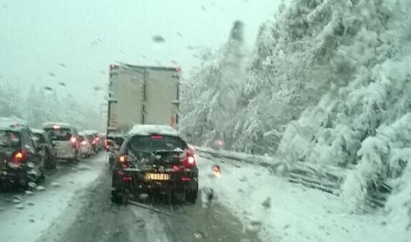 Первый снегопад нарушил транспортное сообщение на юго-востоке Франции