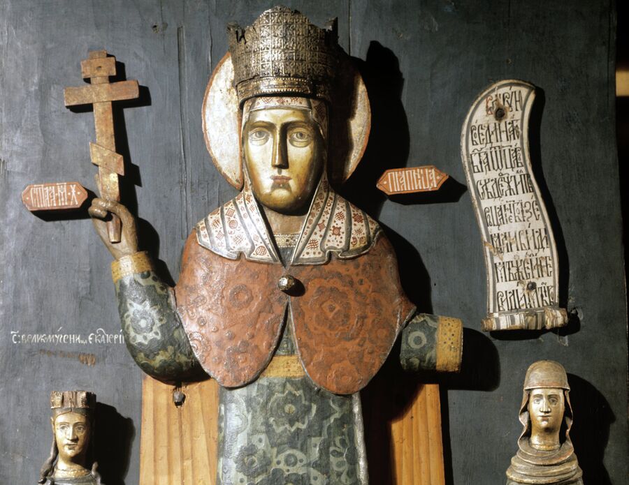 Скульптура Параскева Пятница со святыми Екатериной и Варварой