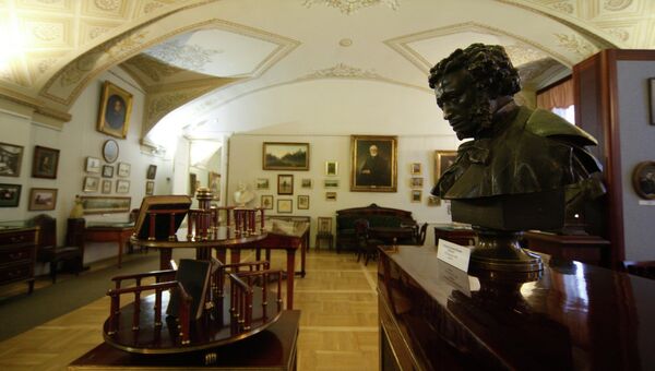 Интерьеры Пушкинского дома в Санкт-Петербурге, архивное фото
