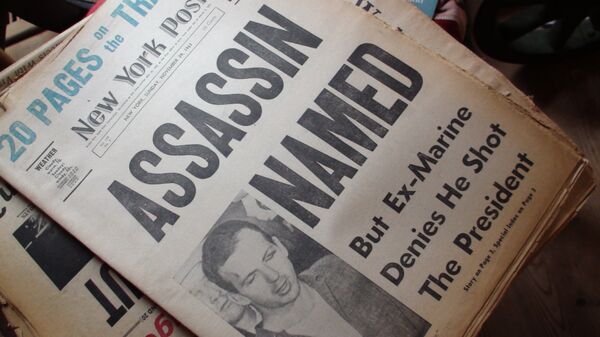 Газеты 50-летней давности, вышедшие после убийства Джона Кеннеди. Архивное фото
