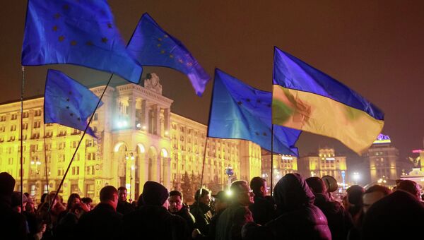 Протестующие в Киеве во время митинга в поддержку евроинтеграции