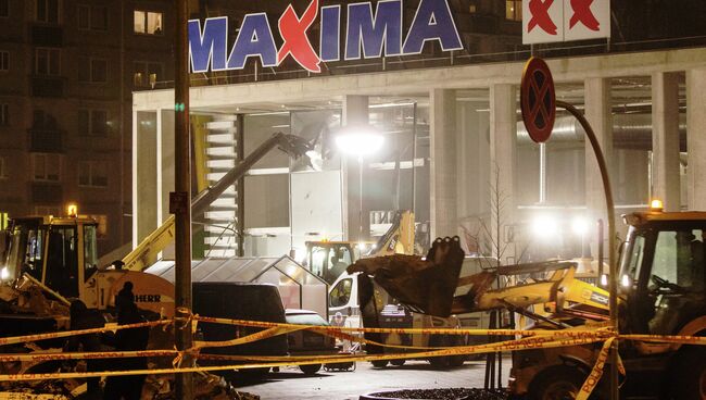 Обрушение крыши торгового центра в Риге. Архивное фото