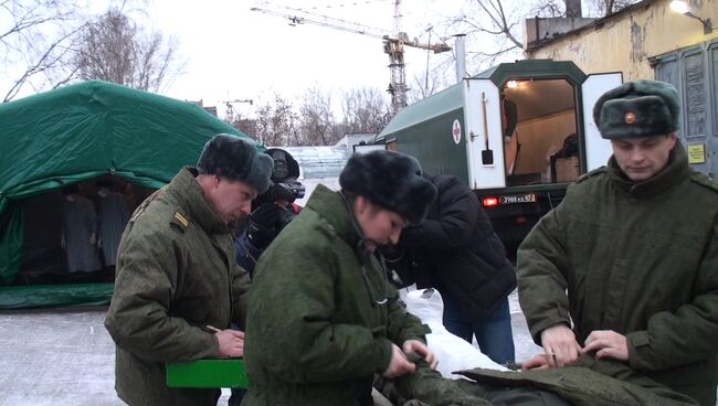 Медицинский спецназ показал спецпалатку, где за час моются 90 солдат