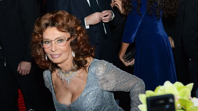 Актриса Софи Лорен на торжественном гала-вечере, посвященном 50-летию календаря Pirelli Актриса Софи Лорен на торжественном гала-вечере, посвященном 50-летию календаря Pirelli