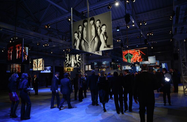 50-летие календаря Pirelli в Милане 50-летие календаря Pirelli в Милане