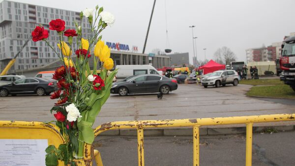 На месте обрушения торгового центра в Риге. Архивное фото