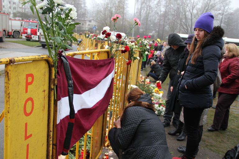 На месте обрушения ТЦ в Риге На месте обрушения ТЦ в Риге
