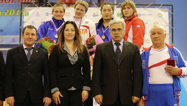 Юрий Шахмурадов (третий слева на первом плане)