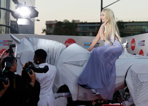 Певица Леди Гага на 41-й церемонии American Music Awards
