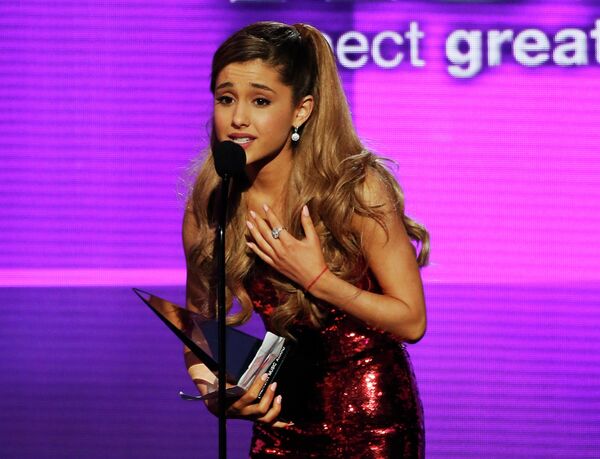 Певица Ариана Гранде на 41-й церемонии American Music Awards